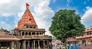 Mahakaleshwar Jyotirlinga temple with pilgrims
