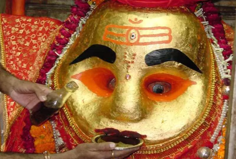 What is the best time of the day to visit Kal Bhairav Temple?